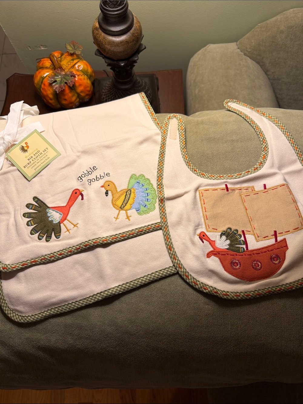 Gift NWT Thanksgiving 2007 Pottery Barn Kids Noahs Ark Bib & Burp Cloth set